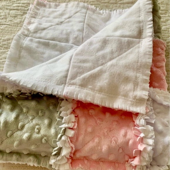 Baby girl rag quilt blanket / stroller car seat size - Picture 11 of 12